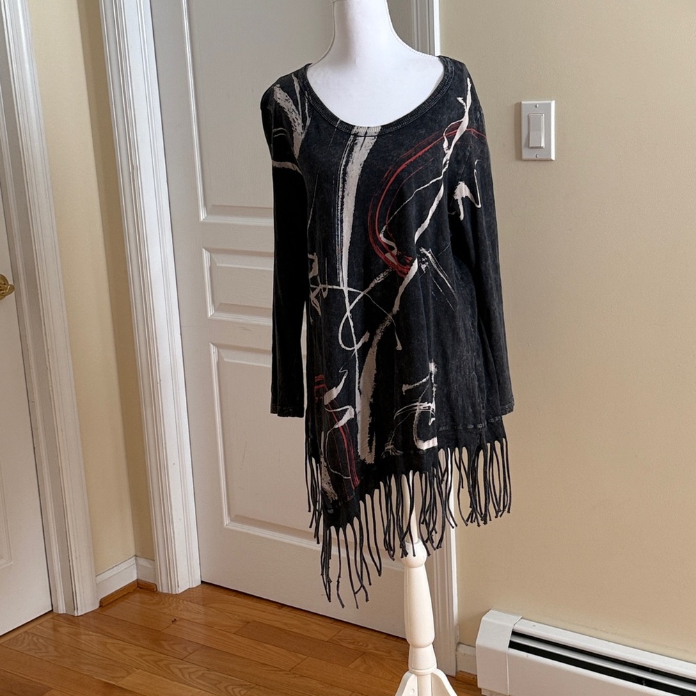 Jess and Jane Charcoal Gray and Red Abstract Tunic Top with fringe on the bottom